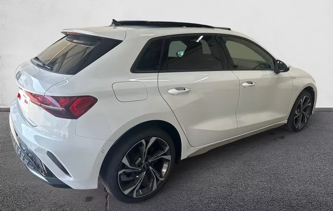 AUDI A3 Sportback TDI 150 S tronic 7 S line extérieur trois quart arrière droit 2130383