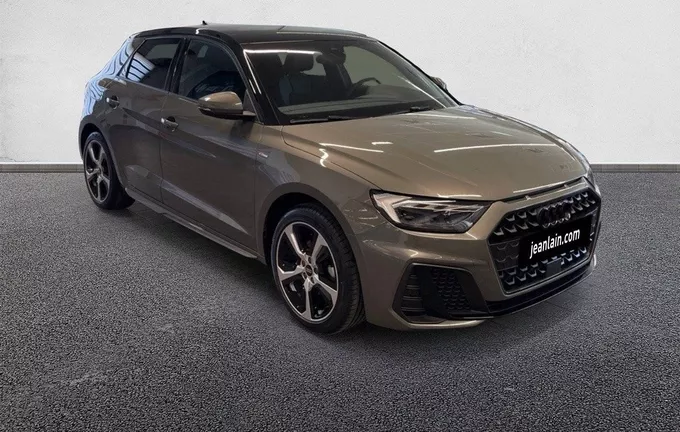 AUDI A1 Sportback 30 TFSI 116 ch S tronic 7 S Line extérieur trois quart avant droit 9487