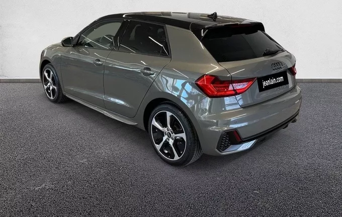 AUDI A1 Sportback 30 TFSI 116 ch S tronic 7 S Line extérieur trois quart arrière gauche 9487