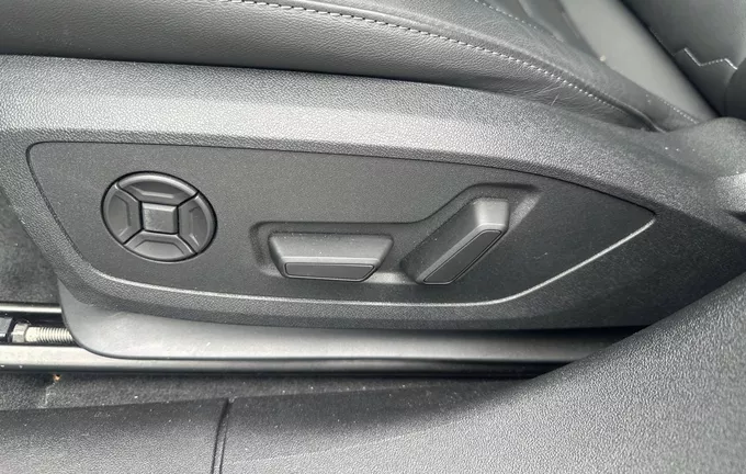 AUDI A6 E-TRON Avant Performance S line photo 21 2130940