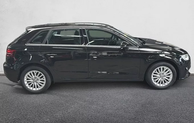 AUDI A3 Sportback 1.6 TDI 116 S tronic 7 Business line extérieur côté droit 213181