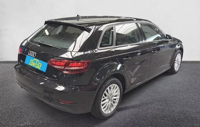 AUDI A3 Sportback 1.6 TDI 116 S tronic 7 Business line extérieur trois quart arrière droit 213181