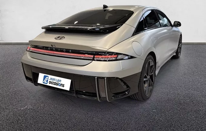 HYUNDAI IONIQ 6 77 kWh HTRAC - 325 ch First Edition extérieur trois quart arrière droit 13503