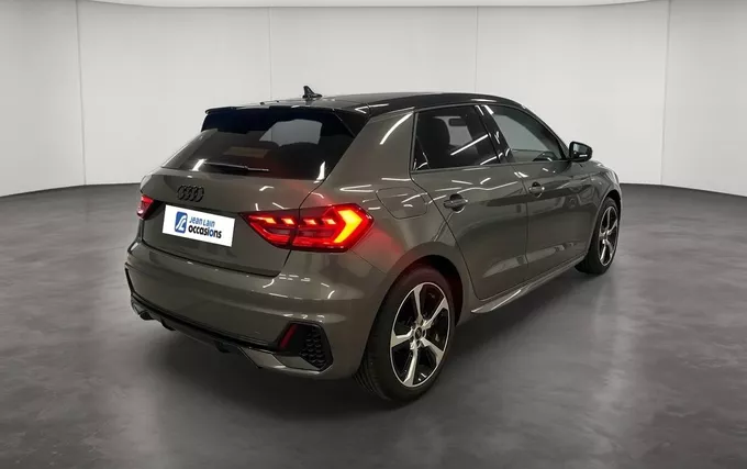 AUDI A1 Sportback 30 TFSI 116 ch S tronic 7 S Line extérieur trois quart arrière droit 2133318