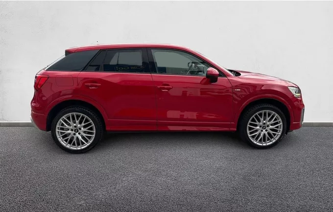 AUDI Q2 35 TFSI COD 150 S tronic 7 Design Luxe extérieur côté droit 2129328