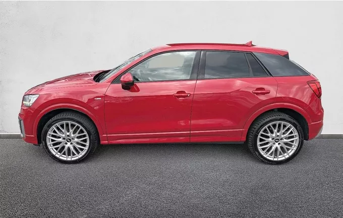 AUDI Q2 35 TFSI COD 150 S tronic 7 Design Luxe extérieur trois quart arrière gauche 2129328