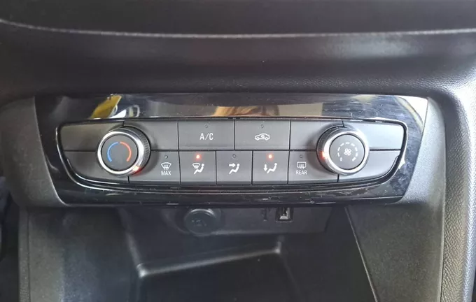 OPEL CORSA 1.2 75 ch BVM5 Elegance Business photo 14 2125693