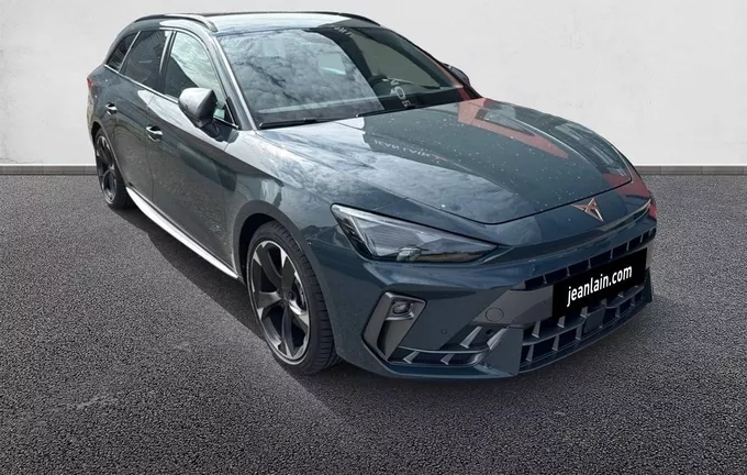 CUPRA LEON Sportstourer eHybrid 204 ch DSG6 V extérieur trois quart avant droit 2054