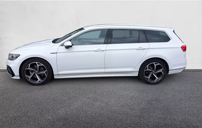 VOLKSWAGEN PASSAT SW 1.5 TSI ACT OPF 150 DSG7 R-Line extérieur trois quart arrière gauche 460425