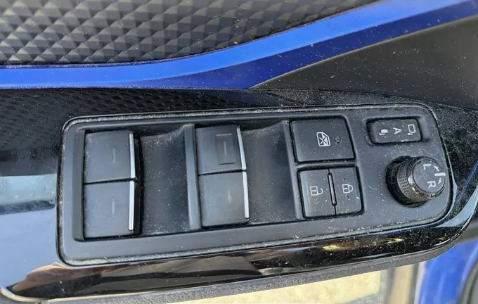 TOYOTA C-HR Hybride 2.0L Graphic photo 19 1103409