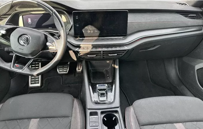 SKODA OCTAVIA Combi 1.4 TSI PHEV iV 245 ch DSG6e RS extérieur trois quart avant droit 2130978