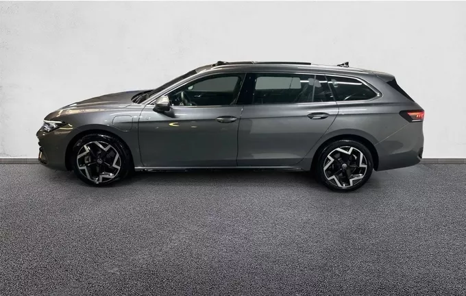 VOLKSWAGEN PASSAT 1.5 eHybrid 272 DSG6 R-Line extérieur trois quart arrière gauche 2129537