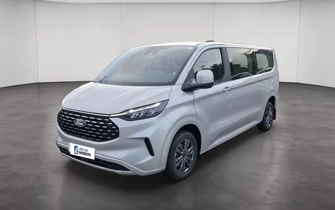 FORD TOURNEO Custom 320 L2H1 2.0 EcoBlue 170 ch BVA8 Titanium extérieur trois quart avant gauche 106368