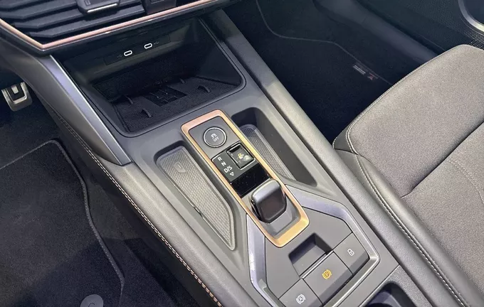 CUPRA FORMENTOR 1.5 eTSI Hybrid 150 ch DSG7 V photo 13 2127692