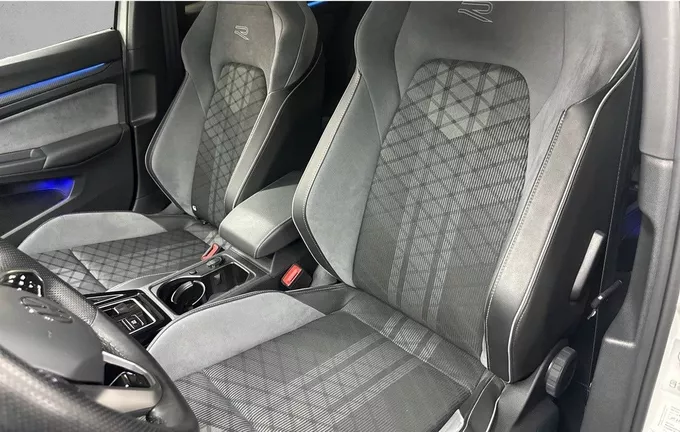 VOLKSWAGEN GOLF 1.5 eTSI OPF 150 DSG7 R-Line extérieur trois quart arrière droit 2129228