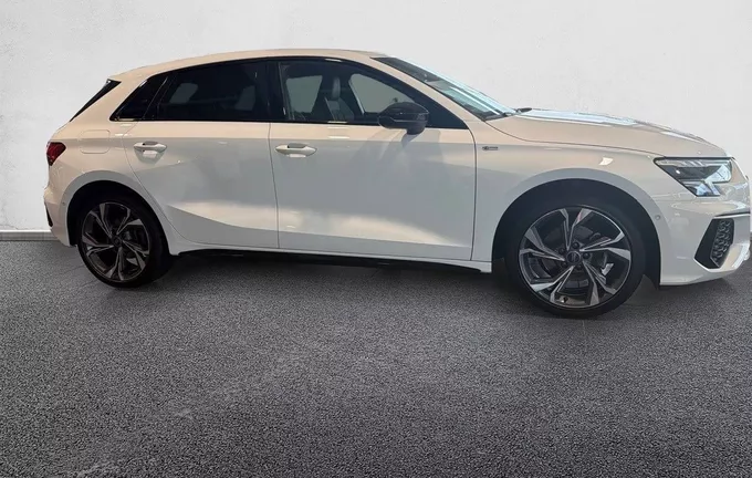 AUDI A3 Sportback 35 TFSI Mild Hybrid 150 S tronic 7 S Line extérieur côté droit 2131475