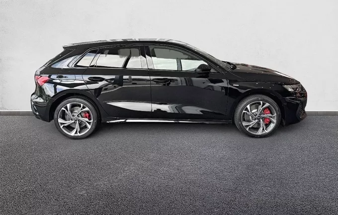 AUDI A3 Sportback TFSI e Hybride rechargeable 272 S tronic 6 S line extérieur côté droit 5398