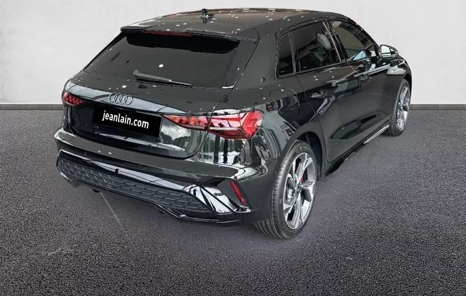AUDI A3 Sportback TFSI e Hybride rechargeable 272 S tronic 6 S line extérieur trois quart arrière droit 5398