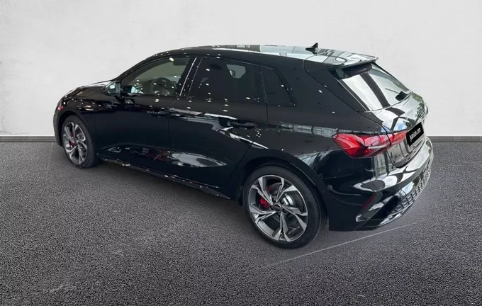 AUDI A3 Sportback TFSI e Hybride rechargeable 272 S tronic 6 S line extérieur trois quart arrière gauche 5398