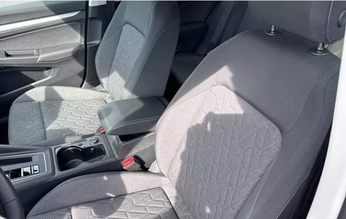 VOLKSWAGEN GOLF 1.5 eHybrid 204 DSG6 VW Edition extérieur trois quart arrière droit 2128496