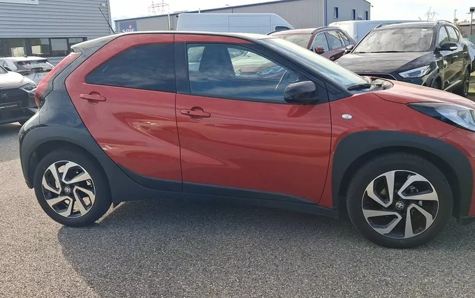 TOYOTA AYGO X 1.0 VVT-i 72 S-CVT Design extérieur côté droit 1103824