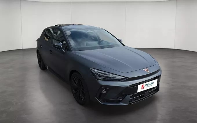 CUPRA LEON 1.5 eTSI Hybrid 150 ch DSG7 V extérieur trois quart avant droit 4861