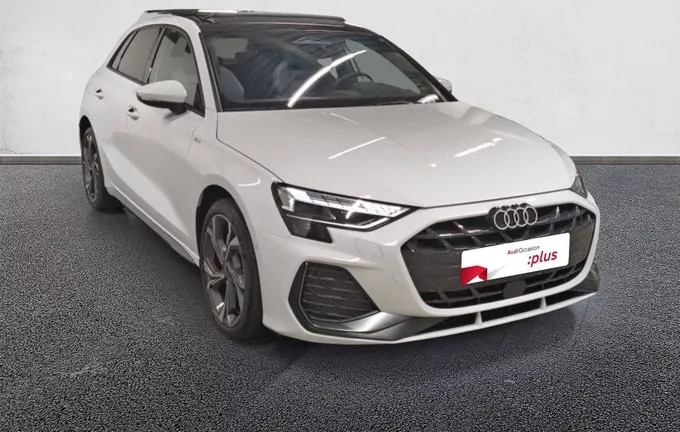 AUDI A3 Sportback TFSI Mild Hybrid 150 S tronic 7 S line extérieur trois quart avant droit 2130375
