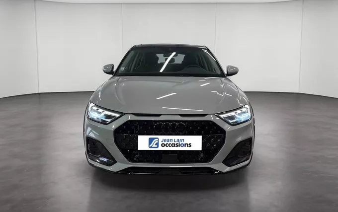 AUDI A1 Allstreet 35 TFSI 150 ch S tronic 7 Design Luxe extérieur trois quart avant gauche 2132239
