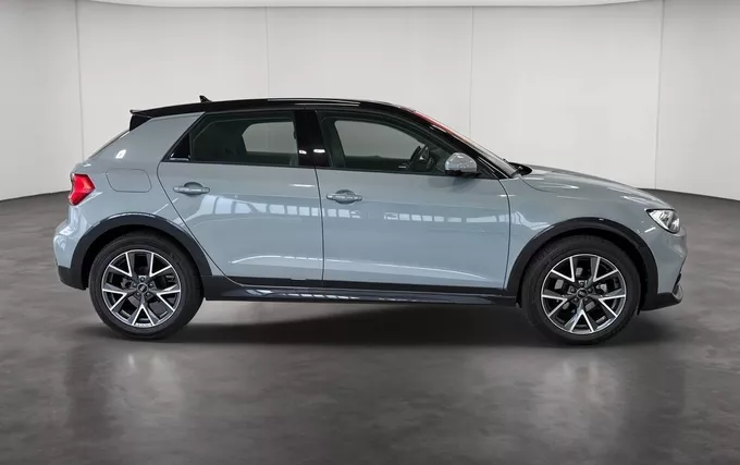 AUDI A1 Allstreet 35 TFSI 150 ch S tronic 7 Design Luxe extérieur trois quart avant droit 2132239