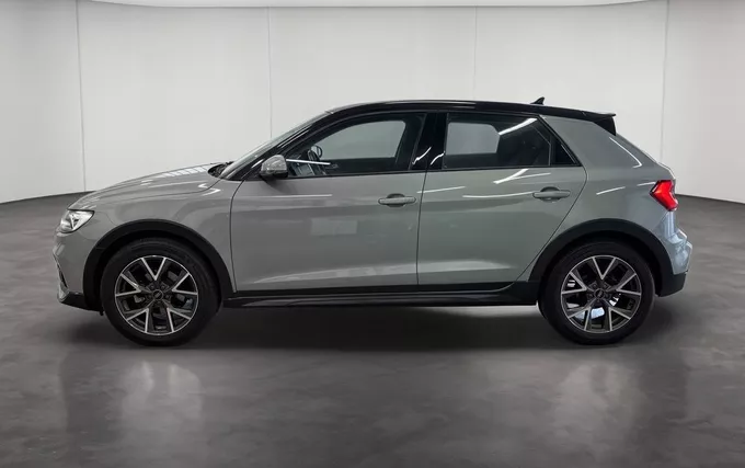AUDI A1 Allstreet 35 TFSI 150 ch S tronic 7 Design Luxe extérieur trois quart arrière gauche 2132239