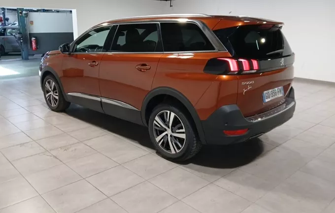 PEUGEOT 5008 BlueHDi 130ch S&S EAT8 Allure Pack extérieur trois quart arrière gauche 2130501