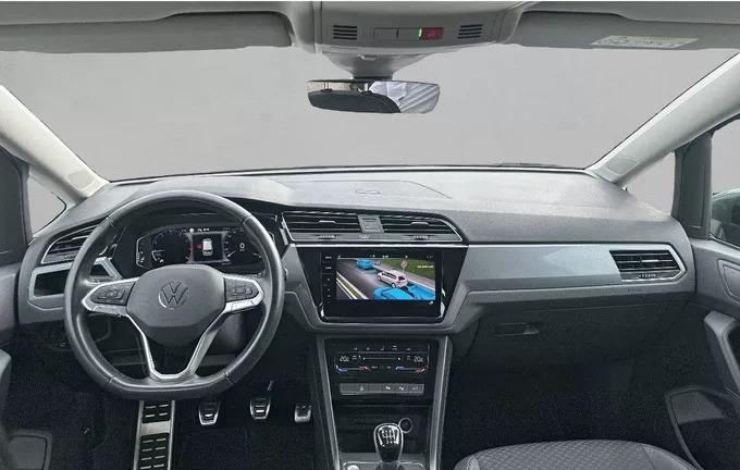 VOLKSWAGEN TOURAN 1.5 TSI EVO 150 7pl Active extérieur trois quart avant droit 2130534