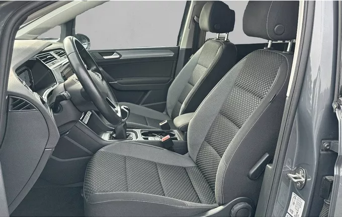 VOLKSWAGEN TOURAN 1.5 TSI EVO 150 7pl Active extérieur trois quart arrière droit 2130534
