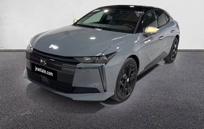 DS DS3 N°4 Hybride 145 Performance Line extérieur trois quart avant gauche 058154
