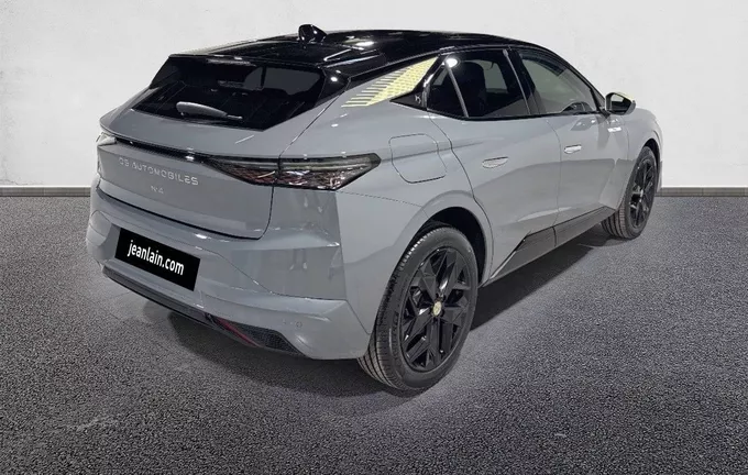 DS DS3 N°4 Hybride 145 Performance Line extérieur trois quart arrière droit 058154