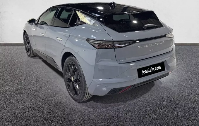 DS DS3 N°4 Hybride 145 Performance Line extérieur trois quart arrière gauche 058154