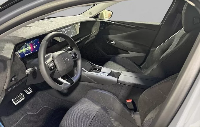 DS DS3 N°4 Hybride 145 Performance Line photo 11 058154