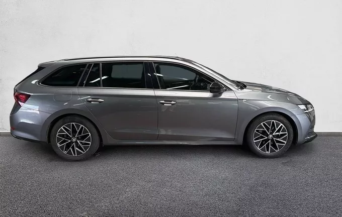 SKODA OCTAVIA Combi 1.5 TSI mHEV e-TEC 150 ch ACT DSG7 Sportline extérieur côté droit 213227