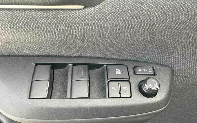 TOYOTA YARIS Hybride 116h Design photo 10 1104056