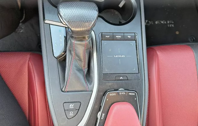 LEXUS UX 250h 2WD F SPORT photo 13 1103076