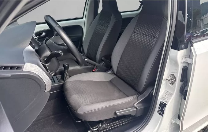 VOLKSWAGEN UP! Up 1.0 65 BlueMotion Technology BVM5 Active extérieur trois quart arrière droit 2131059