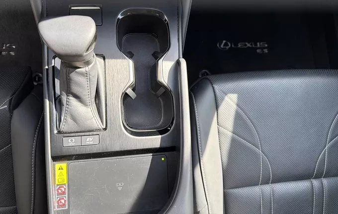 LEXUS ES 300h Executive photo 13 1103400