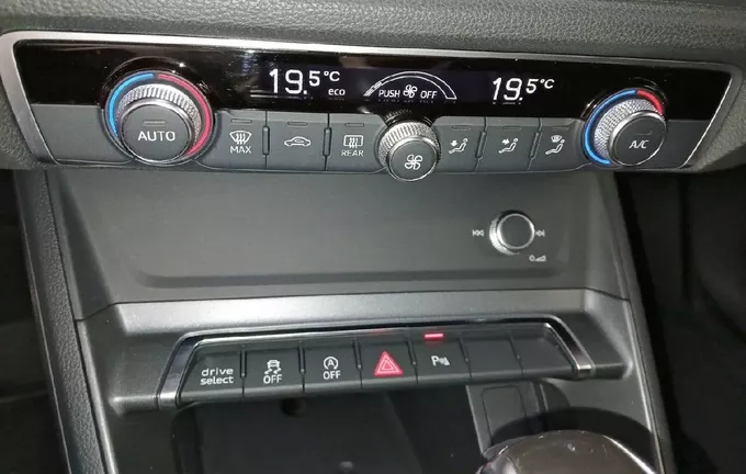 AUDI Q3 40 TFSI 190 ch S tronic 7 Quattro S line photo 14 2129207