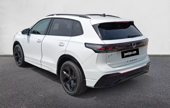 VOLKSWAGEN TIGUAN 1.5 eTSI 150ch DSG7 R-Line extérieur trois quart arrière gauche 0870