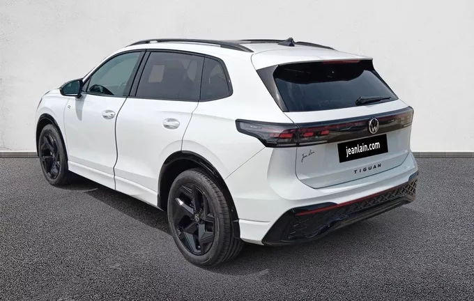 VOLKSWAGEN TIGUAN 1.5 eTSI 150ch DSG7 R-Line extérieur trois quart arrière gauche 0870