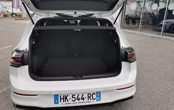 VOLKSWAGEN GOLF 1.5 eTSI EVO2 150 DSG7 R-Line Edition photo 10 9656
