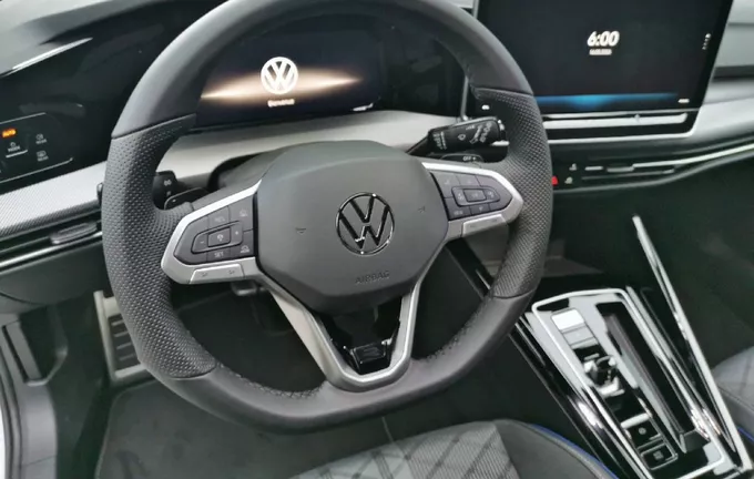 VOLKSWAGEN GOLF 1.5 eTSI EVO2 150 DSG7 R-Line Edition photo 12 9656