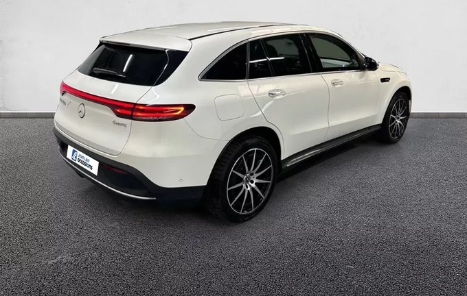 MERCEDES EQC 400 4Matic AMG Line extérieur trois quart arrière droit 2133018
