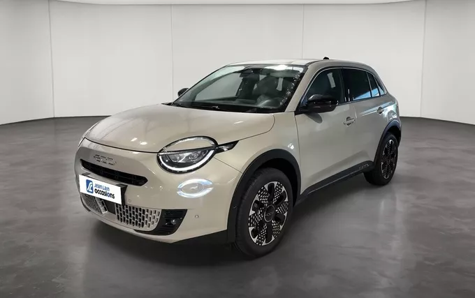 FIAT 600 T-Gen 3 1.2 Hybrid 145ch eDCT6 La Prima extérieur trois quart avant gauche 2132861