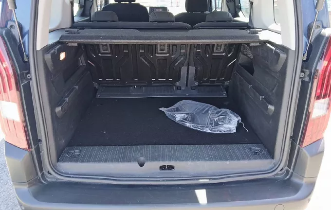 PEUGEOT E-RIFTER Rifter M e136ch 5pl Active Pack extérieur arrière 945861